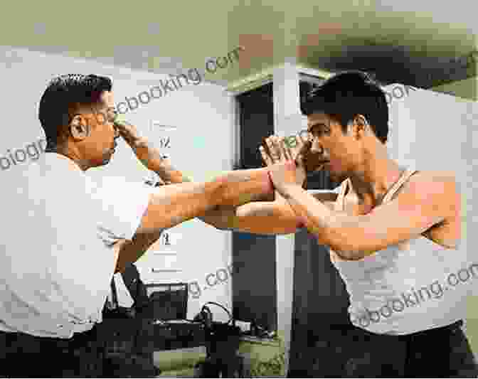 Bruce Lee Practicing Wing Chun Bruce Lee The Tao Of Gung Fu: A Study In The Way Of Chinese Martial Art (Bruce Lee Library 2)